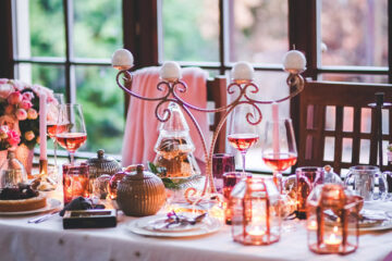 Protocolo en la mesa